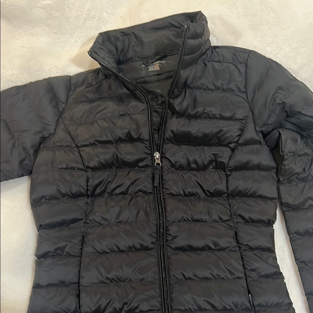 Amazon Essentials Black Puffer Jacket With Quilte… - image 1